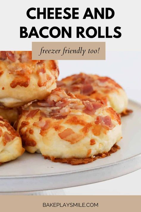 Cheese And Bacon Rolls Recipes, Cheese Bacon Bread, Savoury Lunchbox Ideas, Savoury Rolls, Bacon Rolls Recipe, Bacon Bits Recipes, Cheese And Bacon Rolls, Pastry Snacks, Bacon Rolls