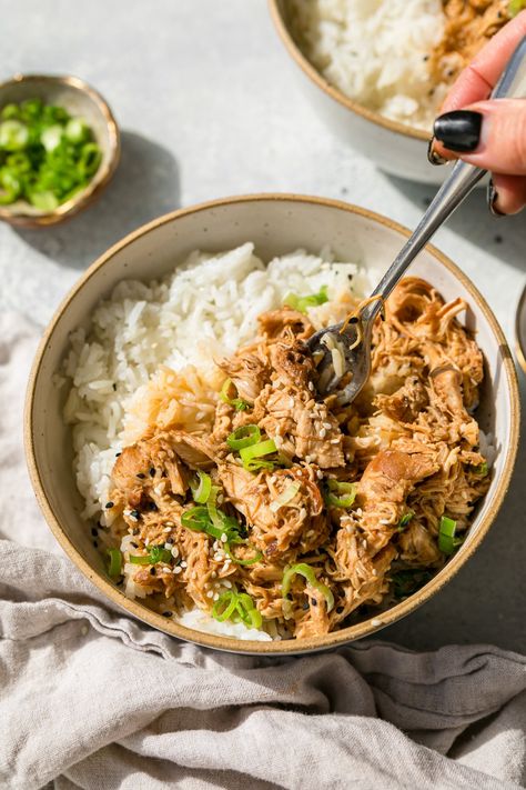 Crock Pot Honey Sesame Chicken Instant Pot Chicken Lunch Recipes, Sesame Chicken Recipe Crockpot, Crock Pot Dinners Healthy, Asian Crockpot Recipes, Skinnytaste Crockpot, Slow Cooker Meals Healthy, Crockpot Healthy Meals, Healthy Easy Crockpot Meals, Healthy Sesame Chicken Recipe