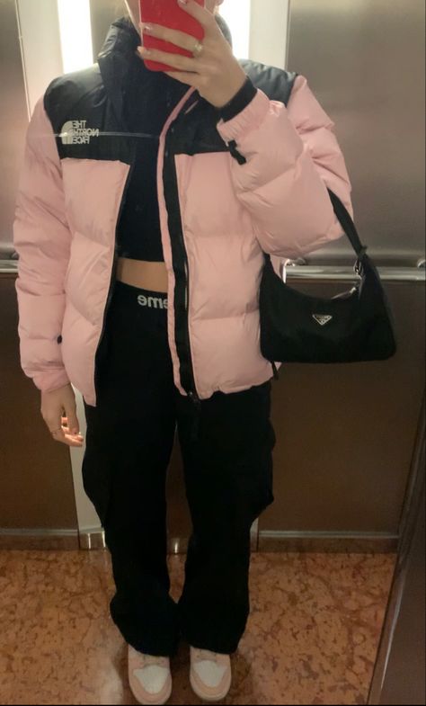 Northface Nuptse Jacket Outfit, Northface Jacket Outfit, Tnf Jacket, Maddy Euphoria, Pink North Face Jacket, Pink North Face, North Face Outfits, North Face Puffer Jacket, Cute Coats