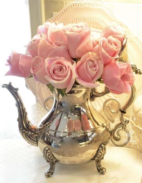 Tafel Decor, Winter Rose, Tea Party Bridal Shower, Silver Decor, Tea Party Garden, Silver Tea, Shabby Chic Decor, High Tea, Ikebana