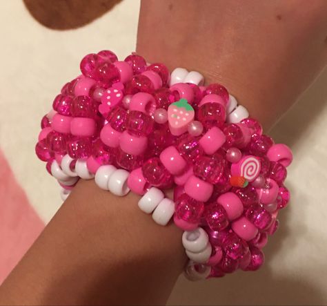 Kandi Bracelets With Perler, Kandi Cute, Big Kandi Projects, Candy Bead Bracelet Ideas, Kandi Inspo Cuff, Pink Kandi, Kandi Kids, Kandi Inspiration, Scene Kandi