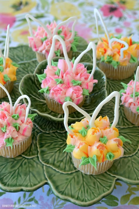 Blooming Bunny Ears Cupcakes Bunny Ear Cupcakes, Easter Bunny Cupcakes, Wilton Candy Melts, Spring Cupcakes, Bunny Cupcakes, Easter Sweets, Slow Cooker Desserts, Spring Desserts, Easter Baking