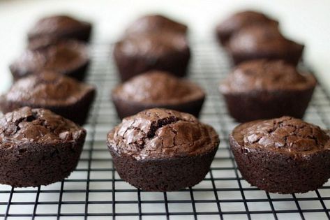 Follow these simple instructions for converting a regular brownie recipe to cupcake brownies, plus tips on adding more flavor to boxed mixes. Brownie Mix Recipes, Finger Foods For Kids, Brownies Recipe Homemade, How To Make Brownies, Mini Brownies, Brownie Cupcakes, Muffin Tin Recipes, Cupcake Tins, Homemade Brownies