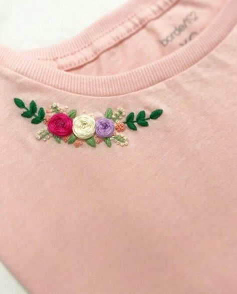 Embroidery Design Sweatshirt, Flower Embroidery Tshirt, Hand Embroidery On Tshirt, Tshirt Embroidery Diy, Basic Hand Embroidery Stitches, Simple Hand Embroidery Patterns, Diy Embroidery Designs, Embroidery Tshirt, Hand Embroidery Patterns Flowers