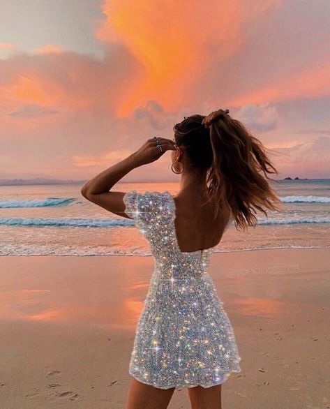 Beach Girl Aesthetic, Glitter Photography, Boujee Aesthetic, Classy Aesthetic, Glitz And Glam, Beach Girl, Aesthetic Photo, Aesthetic Photography, Summer Aesthetic