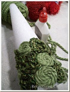 Holiday Yarn Trees Yarn Trees, Diy Yarn, Cone Christmas Trees, Christmas Tree Crafts, How To Make Diy, Noel Christmas, Diy Christmas Tree, Holiday Diy, Christmas Deco