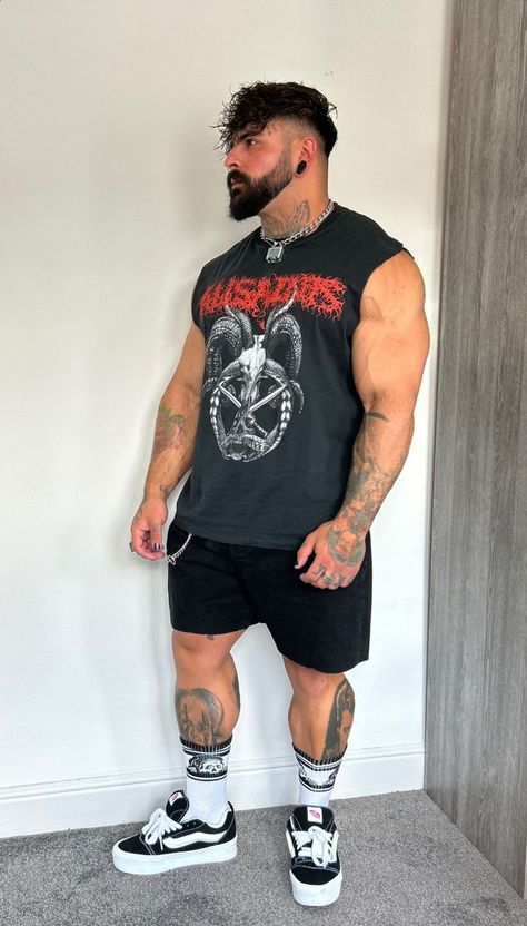 Grunge Clothes Men, Tough Outfits, Men Gym Outfit, Dad Fits, Men Fashion Photoshoot, Mens Trendy Outfits, Foto Poses, Men Fashion Casual Outfits, Fashion Photoshoot