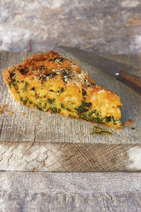 Butternut squash and kale tart recipe Recipes With Squash, Squash Tart, Pickled Pears, Butternut Squash And Kale, Butternut Squash Kale, Cottage Pie Recipe, Blue Cheese Salad, Farm Recipes, Butternut Squash Recipes