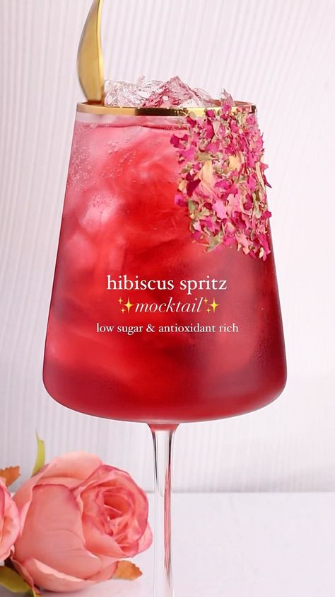 Wine Mocktail Recipe, Cute Mocktails, Beverages Recipes, Elder Flower Mocktails, Elderflower Mocktail Recipe, Fruit Puree Recipes For Drinks, Mocktail Aesthetic, Mocktail Mojito Recipe, Girly Mocktail Recipe