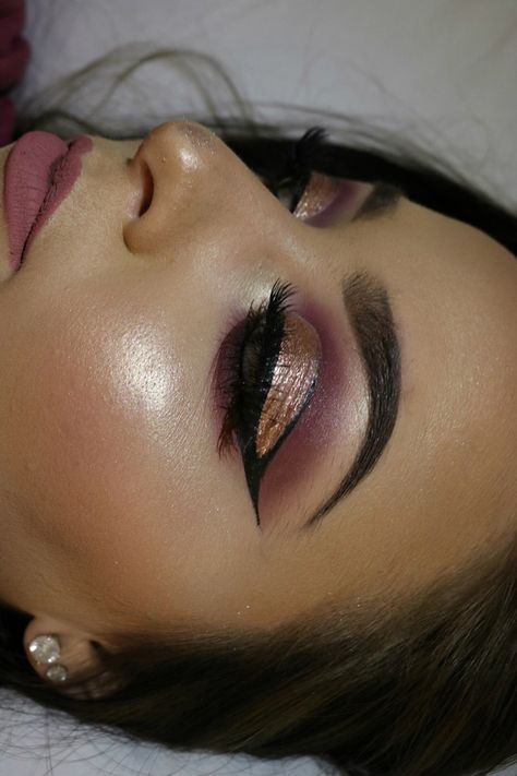 pink and gold eyeshadow with black liner Pink And Gold Eyeshadow, Black And Gold Eyeshadow, Gold Eyeshadow, Gold Makeup, Black Liner, Glam Makeup, Makeup Ideas, Septum Ring, Pink And Gold