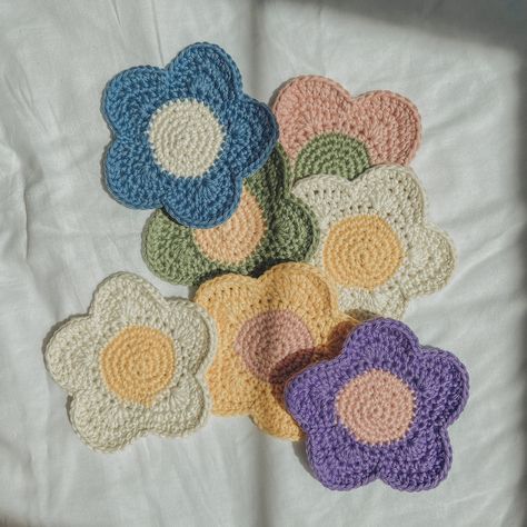 @hayhaycrochet on Instagram! Daisy Flower Crochet Pattern, Easy Crochet Daisy, Flower Coaster Crochet Pattern, Crochet Daisy Flower, Crochet Store, Flower Coaster, Flower Coasters, Crochet Daisy, Crochet Goodies