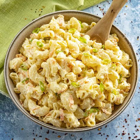 Hawaiian Salads, Hawaiian Macaroni Salad Recipe, Hawaiian Mac Salad, Macaroni Pasta Salad, Macaroni Salad Ingredients, Mac Salad Recipe, Hawaiian Macaroni Salad, Luau Food, Chili Pepper Recipes