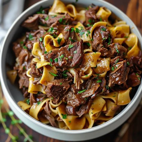 Easy Crockpot Mississippi Beef and Noodles Recipe Beef And Noodles Crockpot Stew Meat, Mississippi Beef Tips, Beef Tips Easy, Slowcooker Recipes Easy, Mississippi Beef And Noodles, Supper Ideas Easy, Crockpot Beef Recipes, Mississippi Beef, Sunday Dinner Ideas