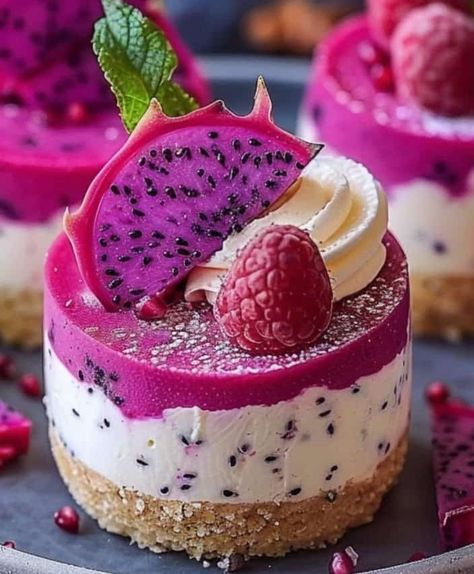 Dragon Dessert Ideas, Dragonfruit Desserts, Dragonfruit Dessert, Dragonfruit Cake, Dragonfruit Cheesecake, Dragon Fruit Cheesecake Recipes, Michelin Star Recipes, Dragon Fruit Cake, Dragon Fruit Cheesecake