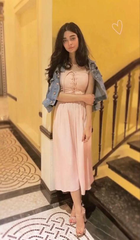 Noor Zafar Khan, Noor Khan, Western Dresses For Girl, Game Portal, Html 5, Celebrity Casual Outfits, Frock Fashion, Maxi Outfits, Stylish Fall Outfits