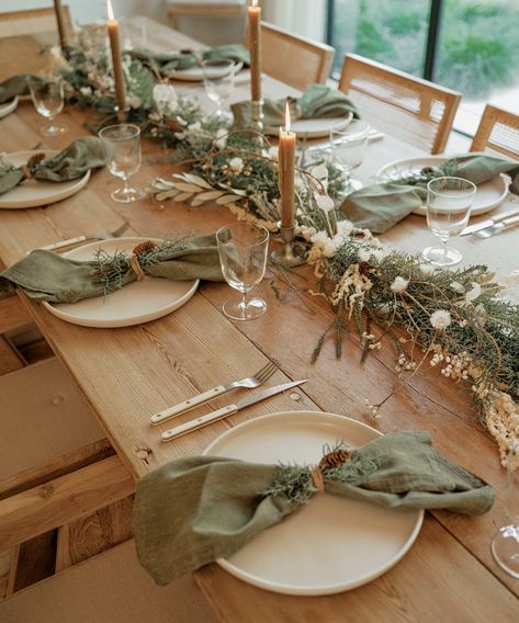 Dining Table Scape, Lunch Table Settings, Christmas Dinner Set, Christmas Dinner Table Settings, Christmas Table Centrepiece, Christmas Dining Table Decor, Lunch Table, Thanksgiving Dinner Table, Christmas Dining Table