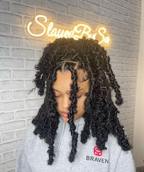 Short Locs Hairstyles Weave, Short Butterfly Locs Hairstyles, Butterfly Locs Bob, Butterfly Locs Hairstyles, Short Butterfly Locs, Butterfly Locs Hairstyle, Distressed Locs, Micro Braids Hairstyles, Faux Loc