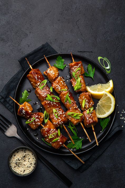 Grilled Skewer Recipes, Grilled Salmon Seasoning, Bbq Salmon Recipes, Grilled Teriyaki Salmon, Healthy Ham, Dinner Under 300 Calories, Low Calorie Pizza, Sweet Teriyaki Sauce, Salmon Skewers