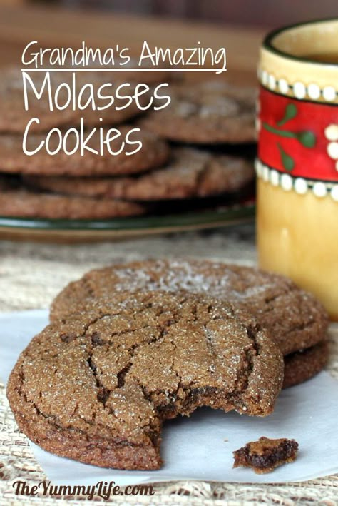 Grandma's Molasses Cookies. An old fashioned tried-and-true family favorite. TheYummyLife.com #molassescookies #familyfavorite #vegetarian #cookierecipe Quinoa Flour, Gingersnap Cookies, Biscuits Diététiques, Molasses Cookies, Ginger Snap Cookies, Crinkle Cookies, Tea Cakes, Molasses, Cookie Desserts