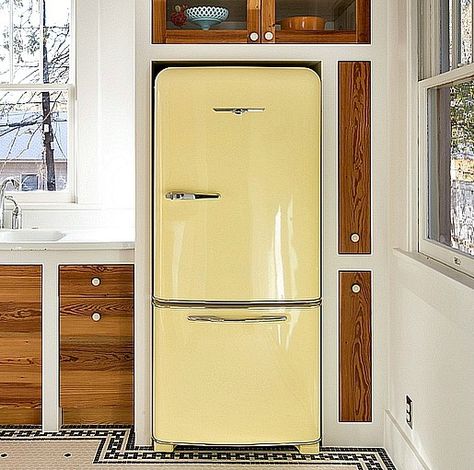 Yellow Fridge, Modern Fridge, Warm Wood Tones, White Fridges, Vintage Fridge, Old Country Houses, Kitchen 2020, Dark Grey Kitchen, Retro Appliances