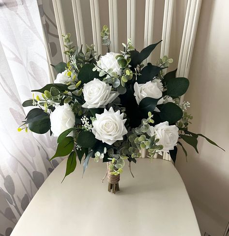 Emerald And White Bouquet, Dark Green And White Wedding Bouquet, Dark Green Bridesmaid Bouquet, Wedding Bouquets Dark Green, Dark Green Flower Bouquet, Dark Green And White Bouquet, Dark Green Wedding Flowers, Dark Green Wedding Bouquet, Hunter Green And White Wedding