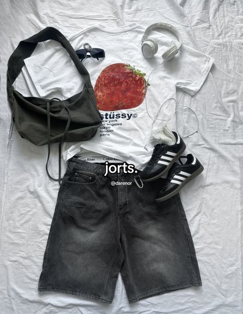 Black Grey Outfit, Jorts Aesthetic, Outfits Jorts, Jorts Fashion, Grey Shorts Outfit, Jorts Outfit, Aesthetic Wardrobe, Alt Y2k, Clothes Streetwear