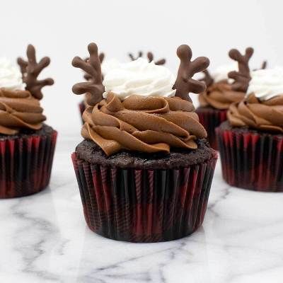 The Great Big List of Cupcake Recipes • Sarahs Bake Studio Chocolate Cupcake Recipe, Gourmet Cupcakes, Cupcake Recipes Chocolate, Easy Cupcakes, Cupcake Recipe, Christmas Cupcakes, Vanilla Buttercream, Savoury Cake, Food Cakes