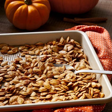 cinnamon sugar pumpkin seeds Cinnamon Sugar Pumpkin Seeds, Pumpkin Sugar Cookies, Pumpkin Seed Recipes, Halloween Fruit, Layered Salad, Fall Snacks, Sugar Pumpkin, Roast Pumpkin, Ree Drummond