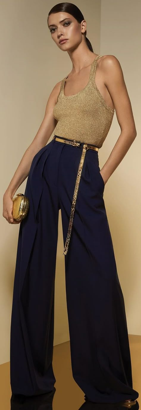 Blue White And Gold Outfit, Navy Gold Outfit, Navy And Gold Outfits, Gold And White Outfit, Outfit Estate, Colors Clothes, Gold Outfit, Navy Outfit, Summer Suit