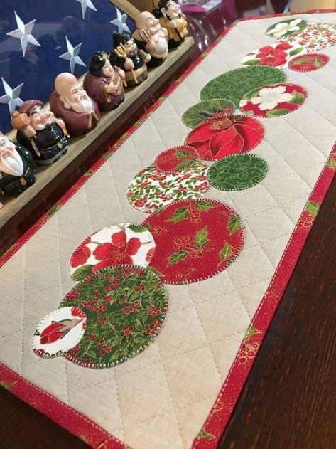 Christmas Runners Quilted, Christmas Quilts Ideas Free Pattern Table Runners, Patchwork Christmas Table Runner, Christmas Runners Table, Christmas Table Runner Ideas, Christmas Runners, Christmas Table Runners, Xmas Table Runners, Christmas Decorations Sewing