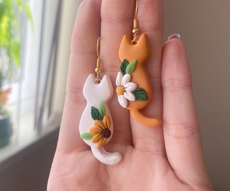 Clay Bakery, Cat Earrings Polymer Clay, Polymer Clay Cat, Clay Keychain, Polymer Clay Flower Jewelry, Diy Earrings Polymer Clay, Handmade Clay Jewelry, Clay Crafts Air Dry, Polymer Clay Diy