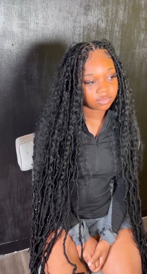 Low Ponytail Hairstyles, Friends Trip, Soft Locs, Butterfly Locs, Faux Locs Hairstyles, Braided Cornrow Hairstyles, All Hairstyles, Hair Idea, Hairstyle Inspiration