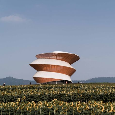 Spiral lookout tower gives views of the mountains in Shenzhen Round Building Architecture, Cylinder Architecture, Round Building, Lookout Tower, Round Tower, Parametric Architecture, Shenzhen China, Spiral Staircase, Architecture Photo