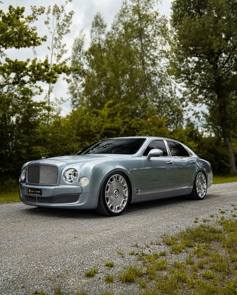 SwissRichStreets on Instagram: "British elegance with the Mulsanne ✨

#bentley #mulasanne @vettiger_automobile" Billionaires Row, Dream Car Garage, Bentley Mulsanne, Luxurious Cars, Bentley Car, Bentley Continental Gt, Bentley Continental, Dream Garage, British Cars