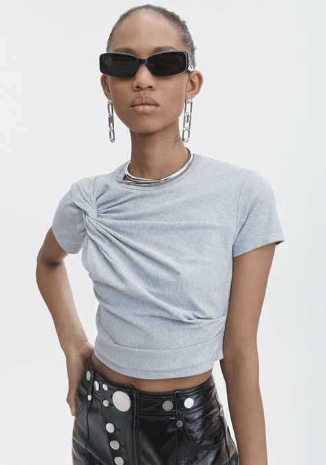 T by ALEXANDER WANG TWIST TOP TOP Adult 12_n_r Ready To Wear Fashion, Twist Top, Top Top, Accessories Bags, 가을 패션, T By Alexander Wang, Fashion 2020, Knit Fashion, Fashion Details