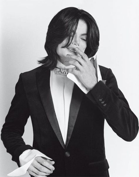 My favorite Michael portrait.  Michael styled by Rushka Bergman for L'UOMO Vogue 2007. Michael Jackson Photoshoot, Michael Jackson Dangerous, Vogue Photoshoot, Ebony Magazine, Michael Jackson Rare, Photos Of Michael Jackson, Bruce Weber, Michael Jackson Smile, Joseph Jackson