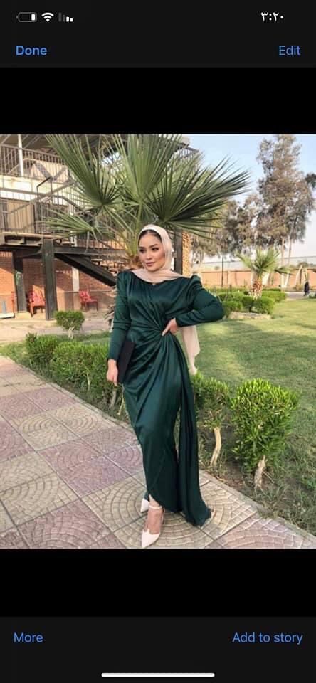 Green Soiree Dresses Hijab, Green Satin Dress Hijab, Swareh Dress, Hijabi Green Dress, Dark Green Hijab Outfit, Hijabi Dresses Soiree Satin, Green Dress Hijab Outfit, Emerald Green Dress Hijab, Hijabi Satin Dress