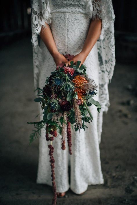 Totally entranced by this perfectly autumn droopy bridal bouquet | Image by The Shannons Droopy Wedding Bouquet, Funny Wedding Photos Poses, Norwegian Wedding, Scandinavian Wedding, Highlands Wedding, Lavender Bridesmaid, Paper Factory, Autumn Bridal, Bouquet Images