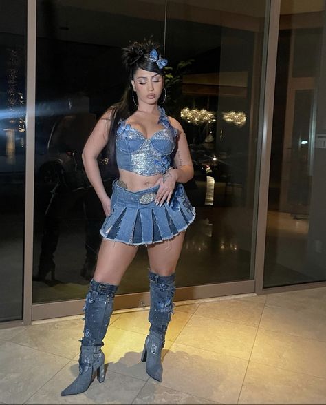 Kali Uchis Coachella, Kali Uchis Inspired Outfits, Kali Uchis Outfit Ideas, Weekend Music, Coachella Fits, Coachella Outfits, Coachella Dress, Kali Uchis, Coachella Fashion