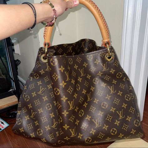 Louis Vuitton Artsy MM Louis Vuitton Artsy Mm, Louis Vuitton Artsy, Water Mark, Clutch Bags, Louis Vuitton Speedy Bag, Vuitton Handbags, Louis Vuitton Handbags, Louis Vuitton Monogram, Clutch Bag