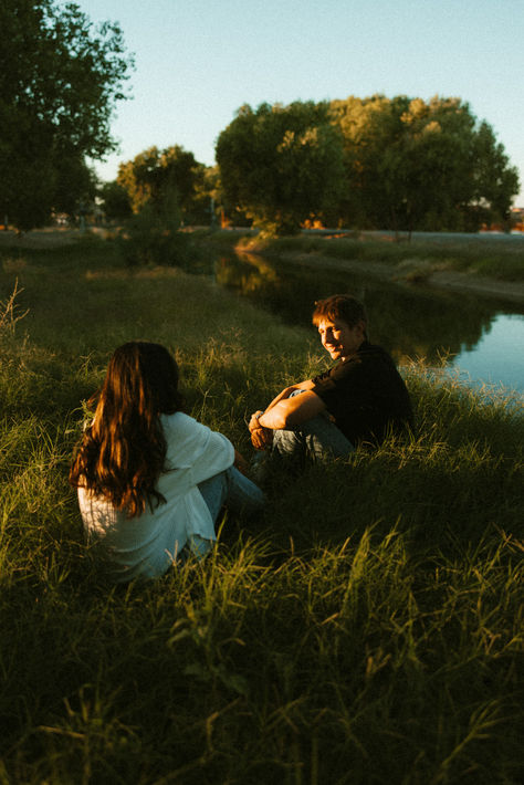 an sunny sunset engagement session in the green grass and trees next to a small river and Arizona. best poses for couples and engagement photography Couple On Grass Aesthetic, Love Photography Poses, Couple Portrait Photography Poses, Couple In Nature Aesthetic, Green Couple Aesthetic, Legal Photoshoot, Best Poses For Couples, Couples In Nature, Classical Vibes