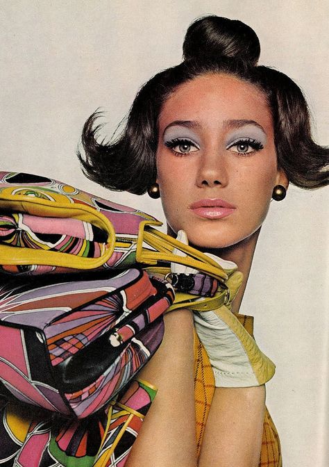 Marisa and Pucci patterend bags, photo by Bert Stern, Vogue 1965 60s Models, Marisa Berenson, 60s Vintage Fashion, Carmen Dell'orefice, Bert Stern, Patti Hansen, Jean Shrimpton, Candice Bergen, Jacqueline Bisset