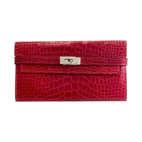 Kelly clutch alligator clutch bag Hermès Red in Alligator - 15888808 Kelly Hermes, Hermes Clutch, Alligator Wallet, Alligator Skin, Matte Red, Clutch Bags, Long Wallet, Alligator, Metal Working