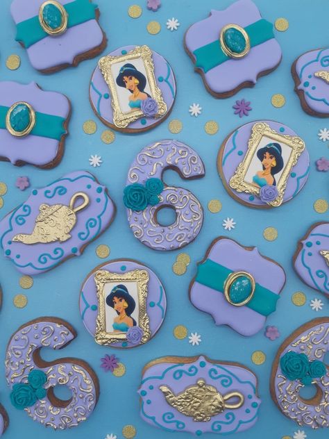 Jasmine Cookies, Aladdin Cake, Princess Jasmine Birthday Party, Modern Birthday Cakes, Princess Jasmine Birthday, Jasmine Party, Jasmine Birthday, Disney Cookies, Princess Jasmine