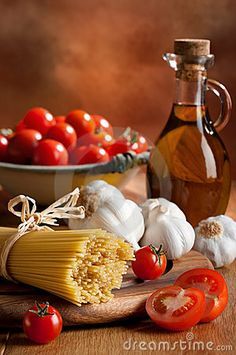 Italian Food Photography, Ingredients Photography, Mediterranean Kitchen, Food Photoshoot, Pasta Ingredients, Western Food, How To Cook Rice, Spaghetti Pasta, Photographing Food