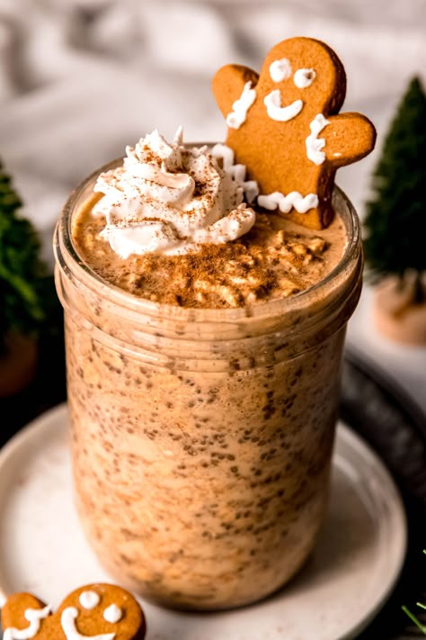 High Protein Gingerbread Overnight Oats - The Oregon Dietitian Gingerbread Protein Shake, Edible Protein Cookie Dough, Protein Pumpkin Pie, Gym Foods, Protein Gingerbread, Protein Cookie Dough Recipe, Pumpkin Protein Shake, Pumpkin Pie Shake, Pie Milkshake