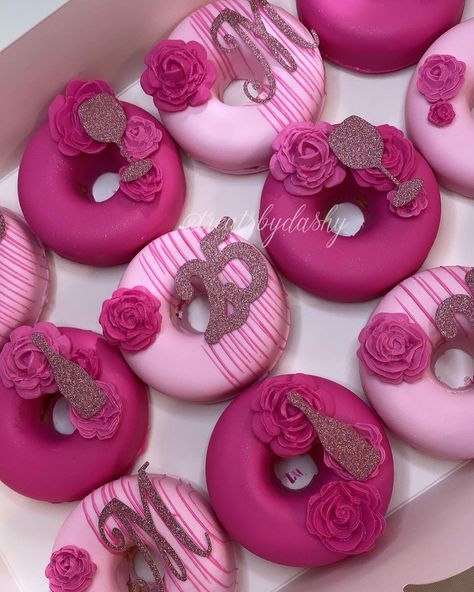 Booking Now-June on Instagram: “25 shades of pink birthday brunch💞 #donutcakes #brunch” Pink Brunch Decorations, Shades Of Pink Decor, Donut Designs Ideas, Birthday Donuts Ideas, Pink Brunch Ideas, Pink Birthday Brunch, Pink Birthday Cupcakes, Donuts Ideas, Donuts Design