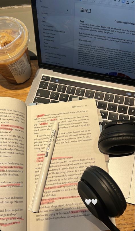 Homework Study Aesthetic, Organized Homework Aesthetic, Starbucks Reading Aesthetic, School Aesthetic Homework, Studying Asethic, Romanticize Homework, Studying At Starbucks Aesthetic, Aesthetic School Books, College Homework Aesthetic