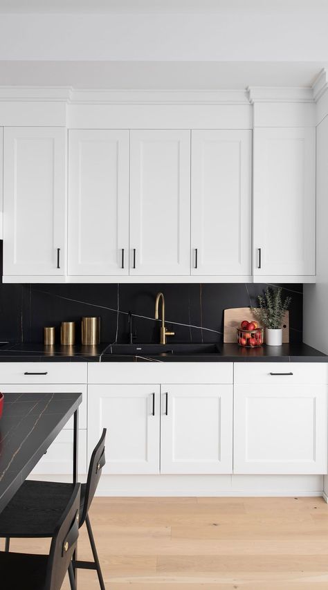 Black Countertops and Brass Accents in Black White Kitchen Black Hardware Kitchen, Black Kitchen Countertops, Black And White Kitchen, Black Countertops, White Shaker Cabinets, White Counters, Cabinets White, White Appliances, Appliances Kitchen