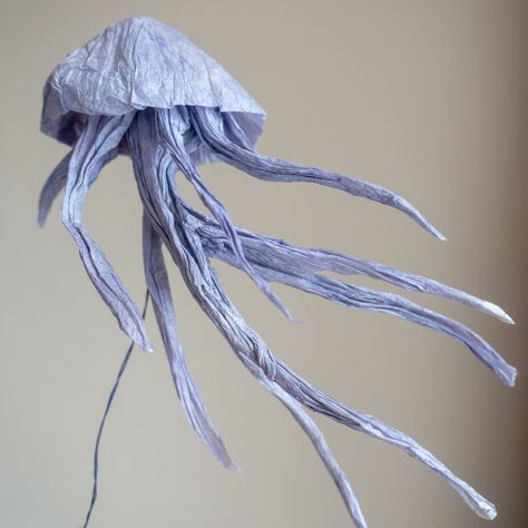 Pretty cool origami jellyfish designed and folded by Steve De Clercq #origami #jellyfish Origami Jellyfish, Nature Moodboard, Cool Origami, Kinetic Architecture, Beautiful Origami, Creative Origami, Paper Fish, Jellyfish Design, Crafts Origami